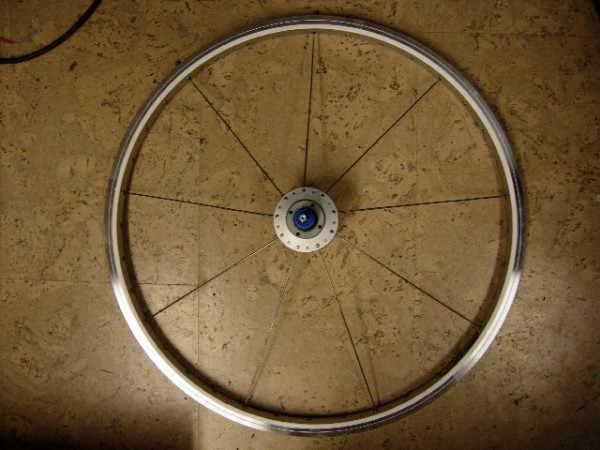 So sieht das dann aus (alle ersten 9 Nippel, 4 Umdrehungen drauf)