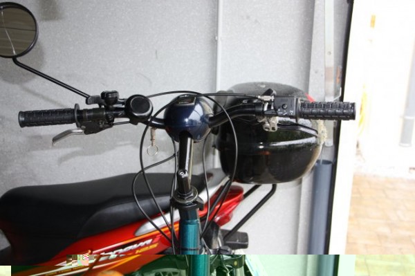 Für den dreifach Umwerfer habe ich einen Shimano SIS SL-TY31 verwendet.<br />Den Vorbau und den Lenker (Dowhill Lenker) habe ich auch geändert damit ich beim Tretten mehr Druck und einen besseren Hebelweg auf des Shimano Klickpedal bekomme.